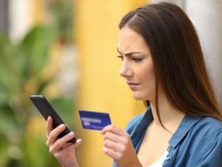 Debetná karta vs. Kreditná