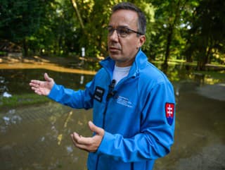 Ministerstvo práce spustilo po povodniach humanitárnu pomoc: Škody budú odstraňovať aj nezamestnaní ľudia