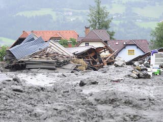 KRUTÝ osud mladej rodiny: Počas ZÁPLAV prišli o dom aj byt...Poisťovňa im ODMIETA pomôcť!