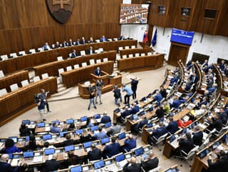 Poslanci venovali rokovanie diskusii o konsolidačnom balíku: Budú v nej pokračovať