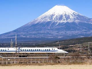 Japonské rýchlovlaky Šinkanzen premávajú