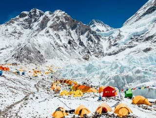 Ohromujúci objav na Mount Evereste: TOTO našli horolezci v ľade! Storočná ZÁHADA môže byť konečne vyriešená