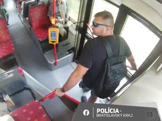 Polícia žiada o pomoc