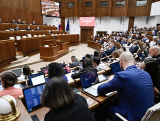 Poslanci Národnej rady preverovali