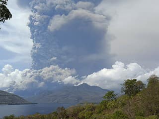 Sopka Lewotobi Laki Laki