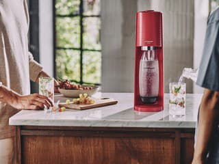 Červený model SodaStream Terra.