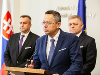 Prvá agentúra znížila Slovensku