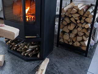 Výrobou domácich brikiet ušetríte