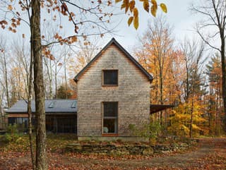 Architekti si v lese postavili