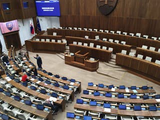 Poslanci začali rokovanie novelou