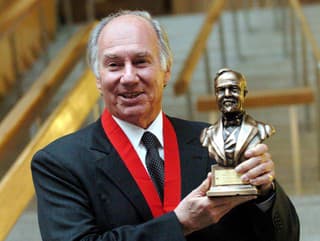 Zomrel známy miliardár a