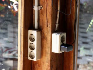 Hromadí sa v elektrických