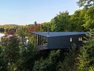 Zvláštny tvar chaty vás