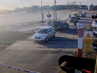 Len sekundy ich delili