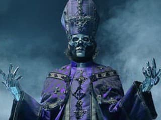 Papa V Perpetua, Ghost,