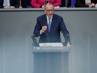 Nemci púšťajú nohu z