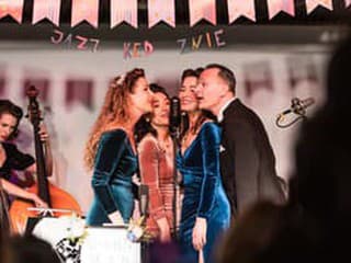 Paper Moon Trio, krst