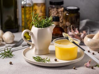 Kombinácia ghee a cesnaku robí