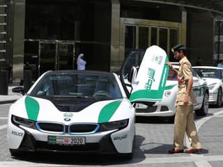 Cybertruck, Bugatti či Lamborghini: