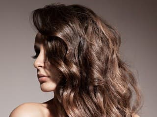 Ženy prepadli luxusným vlnám,