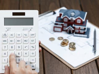 Banky sa predbiehajú v