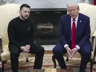 Prezident Donald Trump (vpravo)