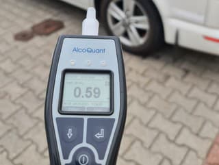 Neuveriteľné! Vodička jazdila po