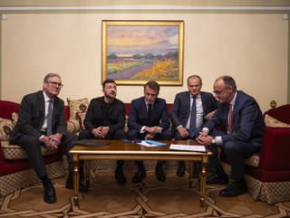 Zľava britský premiér Keir