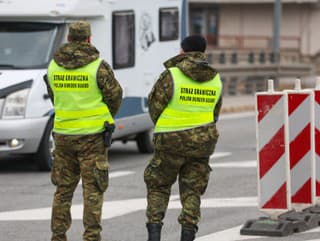 Policajti hliadkujú na poľsko-slovenskom