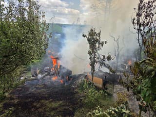 Hasiči zasahujú pri požiari
