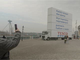 Tesco každý týždeň daruje