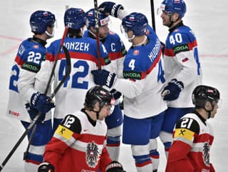 Oslavujúci slovenskí hokejisti