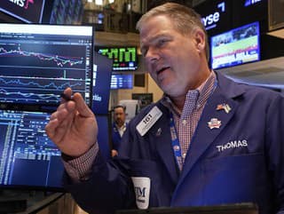 Akciové trhy naberajú dych: