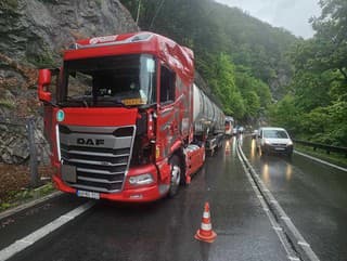Nehoda kamiónov pod Strečnom