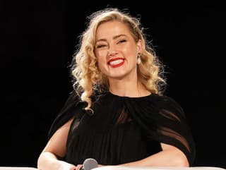 Z herečky Amber Heard