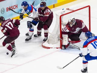 Na snímke zľava Martinš