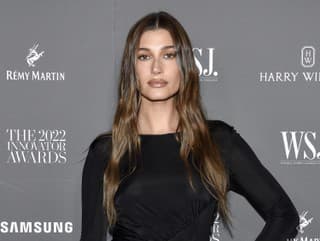 Hailey Bieber 