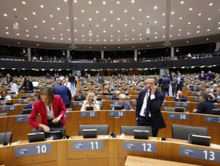 Europoslanci prichádzajú na plenárne