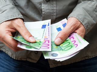 Skoro polovica pracujúcich žije