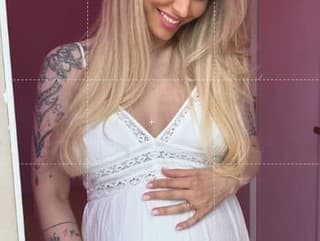 VYMODLENÉ dievčatko je už