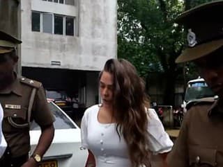 21-ročnú britskú letušku obvinili