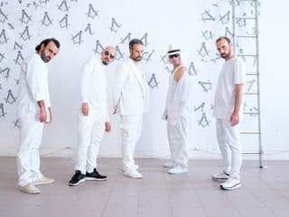 Dve zastávky Motocultor Across