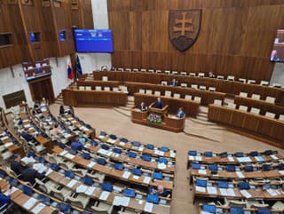 Poslanci začali ďalší týždeň