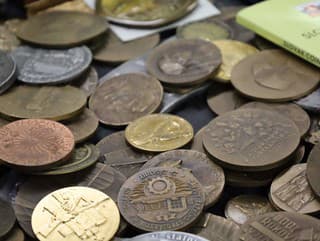 Nulové eurobankovky aj zlatý