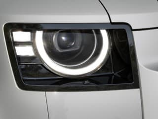 Land Rover Defender 2025