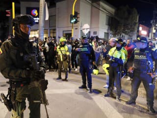 Polícia stráži pred nemocnicou