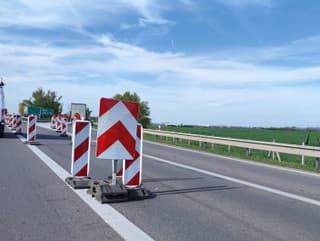 Nočná betonáž mostného objektu