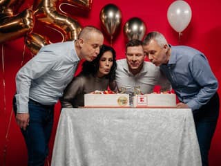 Pod červenou strechou niektorí