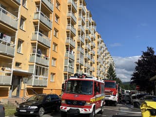 Hasiči zasahujú pri požiari