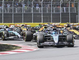 George Russell v popredí